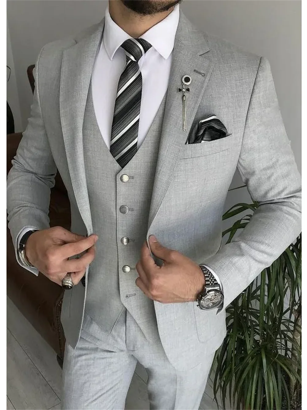 ASTONBURY® Belgrave Light Gray Three-Piece Suit